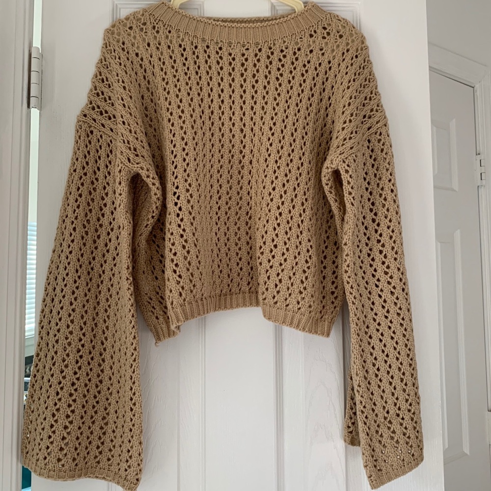 Cropped Sweater with fancy arms